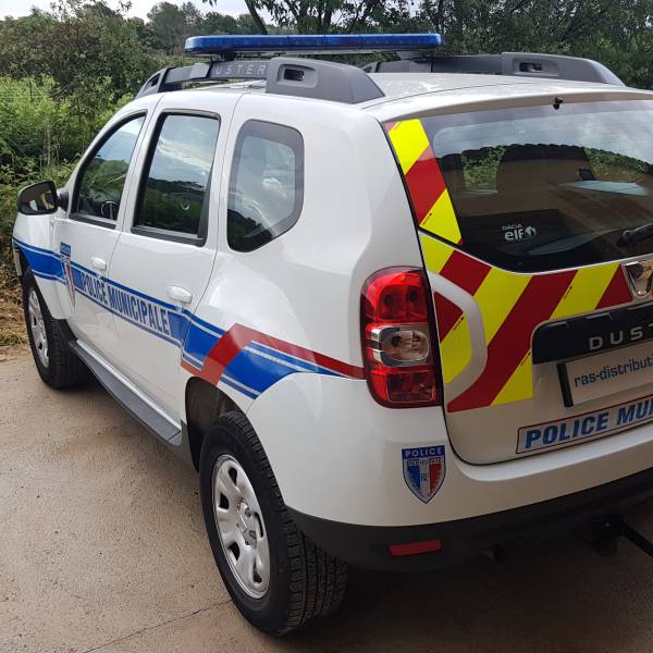 Transformation complète d’un DACIA Duster en véhicule Police Municipale pour la commune de Maureilhan près de Béziers