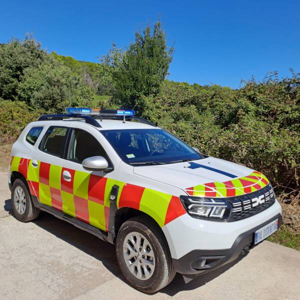 Transformation complète d’un Dacia Duster pour la prévention du péril animalier à l’Aéroport de Béziers – Cap d’Agde près de Perpignan