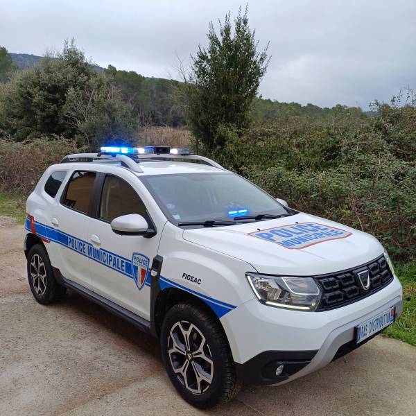Dacia Duster Police Municipale de la mairie de Figeac près de Rodez