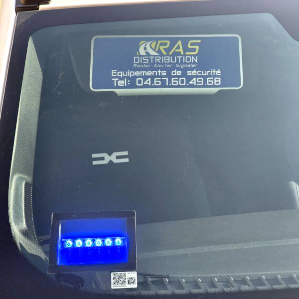 Installation de feux de pare-brise ED6 avec support adhésif sur le tout nouveau DACIA Duster 2025 pour la Police Municipale de Fabrègues dans l'Hérault