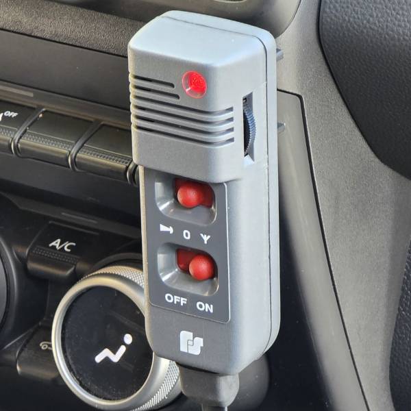 Installation d’un boîtier de commande de l’amplificateur AS320DIG sur un Dacia Duster Police Municipale à Balaruc-le-Vieux près d'Agde