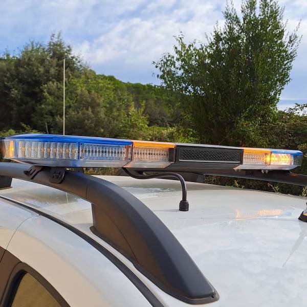 Installation d'une rampe gyrophare AEGIS HE double couleur sur un Dacia Duster pour le Péril Animalier à l’Aéroport de Béziers – Cap d’Agde près de Narbonne