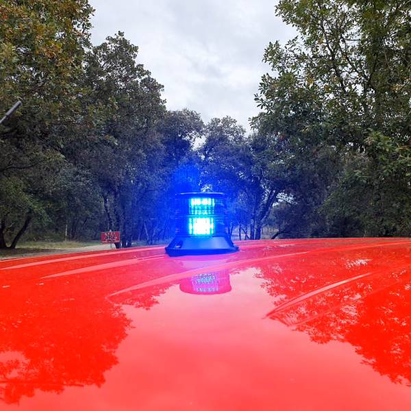 Installation d’un gyrophare bleu double étage sur un FORD Tourneo Connect du SDIS 34 situé à Vailhauquès